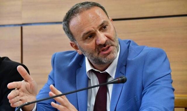 Ξύλο σε εκλογικό κέντρο - Στα χέρια ο πρώην υπουργός, Νίκος Μαυραγάνης, με τοπικό παράγοντα