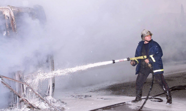 Φωτιά ΤΩΡΑ στην Αττική Οδό: Στις φλόγες φορτηγό - Ουρές χιλιομέτρων