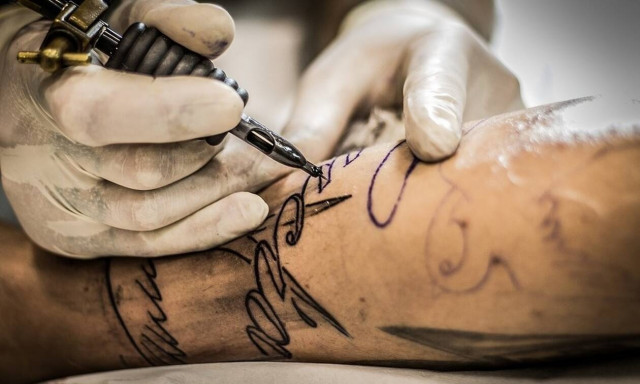 Όσα πρέπει να προσέξεις πριν «χτυπήσεις» tattoo το καλοκαίρι