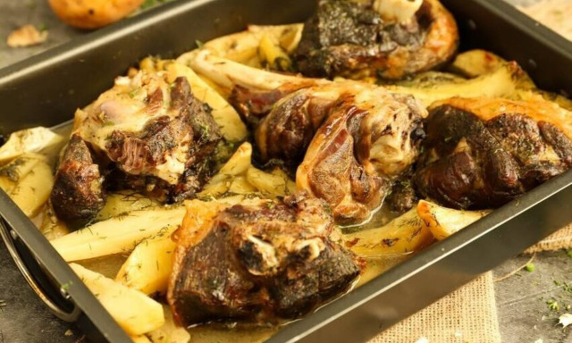 Η συνταγή της ημέρας: Αρνί με άνηθο και πατάτες στο φούρνο