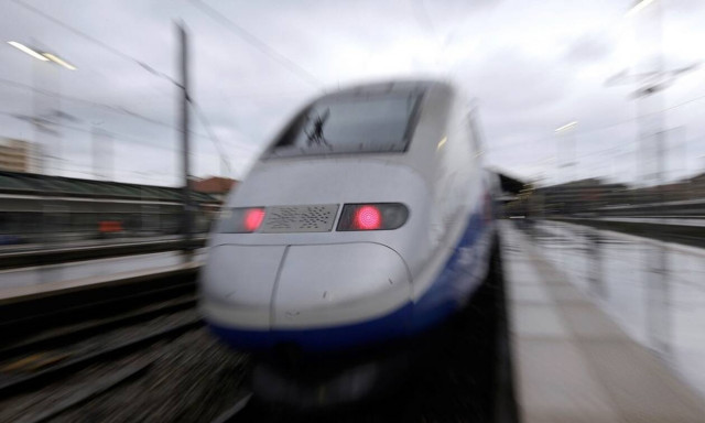 Τρένο παρέμεινε ακινητοποιημένο για 6 ώρες μέσα σε σήραγγα - Απίστευτη ταλαιπωρία για τους επιβάτες