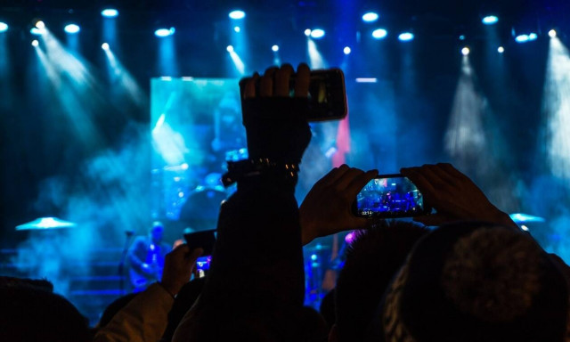 Αυτή είναι η πλουσιότερη τραγουδίστρια στον κόσμο (pics)