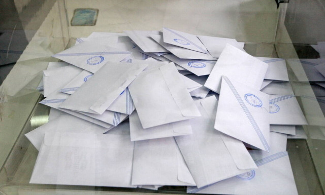 Εκλογές 2019 - Ρόδος: Τον πήγε με το ζόρι η γιαγιά του να…. ψηφίσει! (pic)