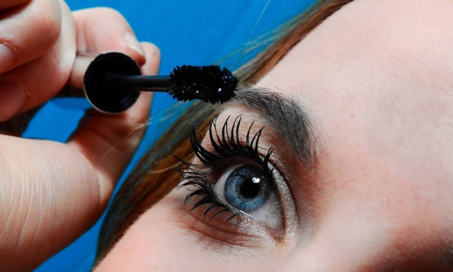 Τα συχνά λάθη που κάνεις με τη μάσκαρα και πώς θα τα αποφύγεις