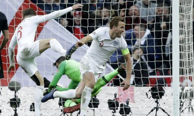 «Οράνιε» και «τρία λιοντάρια» σ’ ένα μεγάλο ημιτελικό