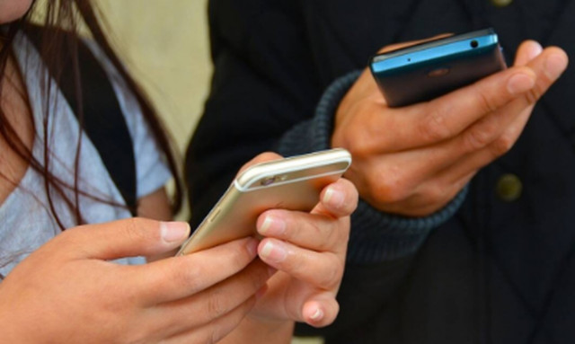 Κρητικός είδε ερωτικό SMS στο κινητό της συζύγου του - Έγινε χαμός