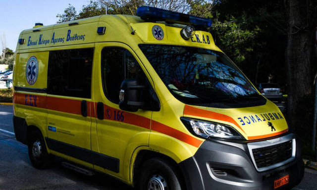 Τρόμος στην Καλλιθέα: Άγνωστοι επιτέθηκαν και μαχαίρωσαν 19χρονο 