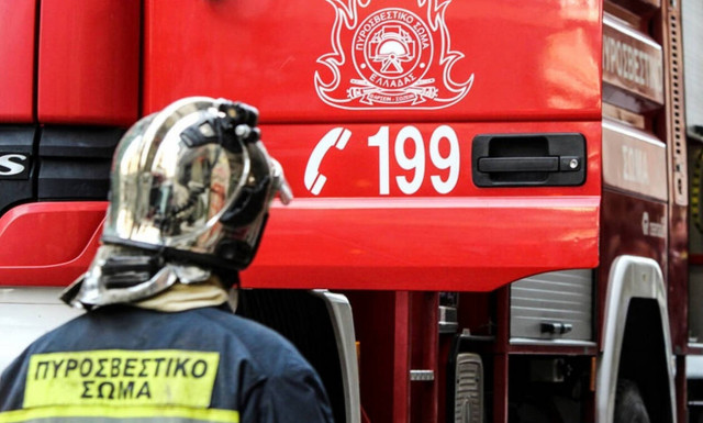 Συναγερμός στην Αττική Οδό: Στις φλόγες αυτοκίνητο