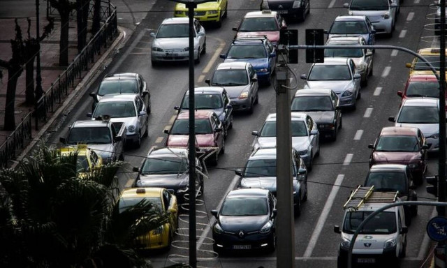 Χάος στην Αττική Οδό - Οι... βουτιές έφεραν μποτιλιάρισμα χιλιομέτρων