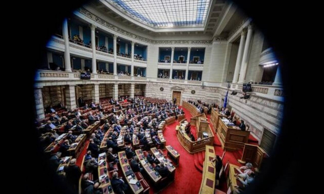 Και δεν θα κατέβει στις εκλογές και γλείφει εκεί που έφτυνε!