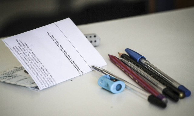 Πανελλήνιες: Οι πρώτες εξετάσεις, η εμφάνιση των φροντιστηρίων και τα θέματα