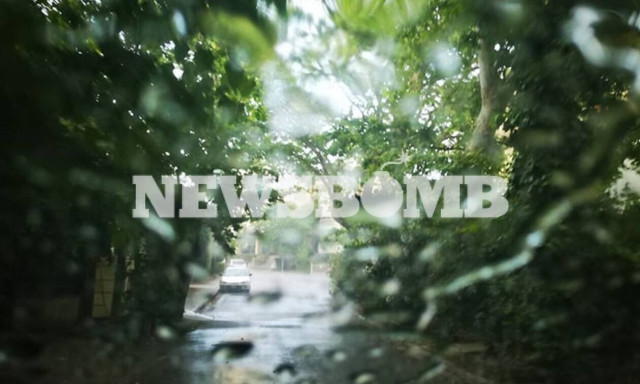 Καιρός ΤΩΡΑ: «Πνίγηκαν» τα βόρεια προάστια - «Ποτάμια» οι δρόμοι (pics&vids)