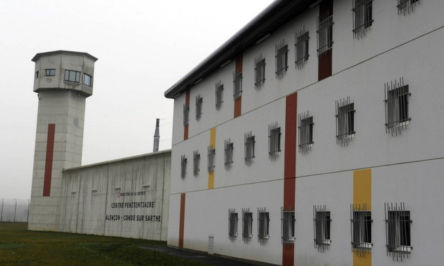 Συναγερμός στη Γαλλία: Ομηρία σε φυλακές (vids)