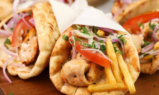 Η συνταγή της ημέρας: Ζουμερά σουβλάκια κοτόπουλου