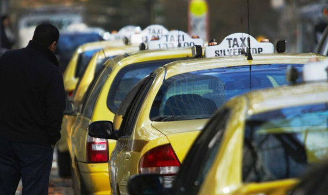 Απίθανος οδηγός παθαίνει «καρδιακή προσβολή» για να αποφύγει φθηνη κούρσα (photos)