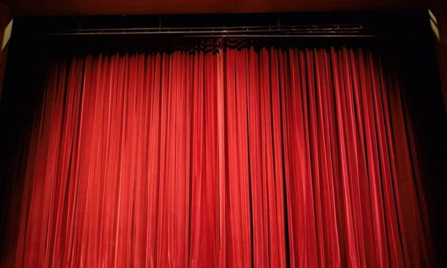 Αγωνία για γνωστό Έλληνα ηθοποιό: Έμεινε παράλυτος