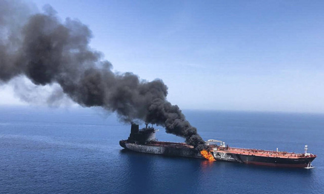 Ομάν: Εντοπίστηκε εκρηκτικός μηχανισμός, πιθανότατα νάρκη, υποστηρίζουν οι ΗΠΑ