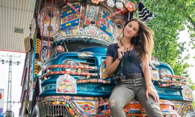 Αυτή είναι η 21χρονη που κατέρριψε το ρεκόρ Γκίνες ταξιδεύοντας σε 196 χώρες (pics)