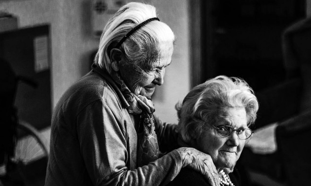 Συντάξεις χηρείας: Πότε θα δοθούν οι αυξήσεις στους δικαιούχους