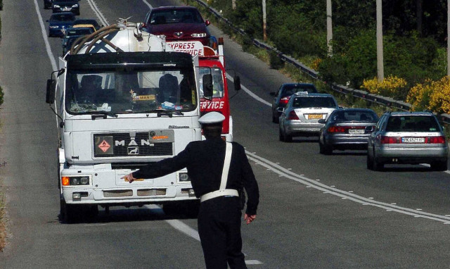 Τροχαία: Τι να προσέχουν οι οδηγοί - Απαγόρευση φορτηγών στις εθνικές οδούς