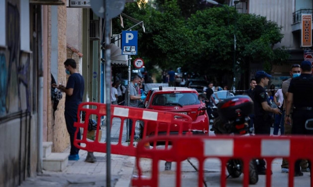 Βρέθηκε πτώμα γυναίκας στη μέση του δρόμου - Ήταν τυλιγμένο με κουβέρτα και δεμένο με σχοινιά (pics)