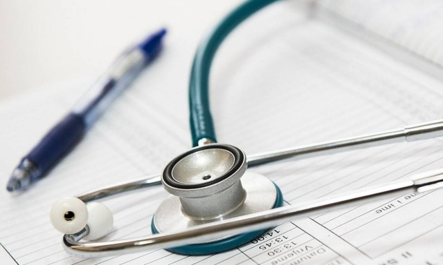 Της αφαίρεσαν την ιατρική άδεια για τις «καυτές» φωτογραφίες της στα social media (pics)