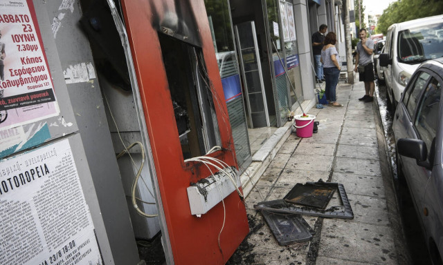 Πανικός στην Ακράτα: Ανατίναξαν ΑΤΜ τα ξημερώματα