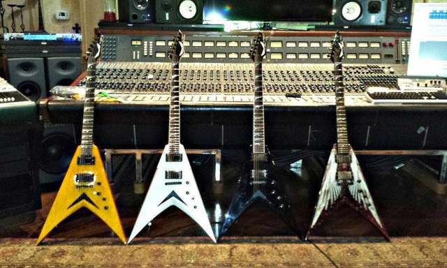 Ώρες αγωνίας για πασίγνωστο τραγουδιστή - Δίνει μάχη με τον καρκίνο 