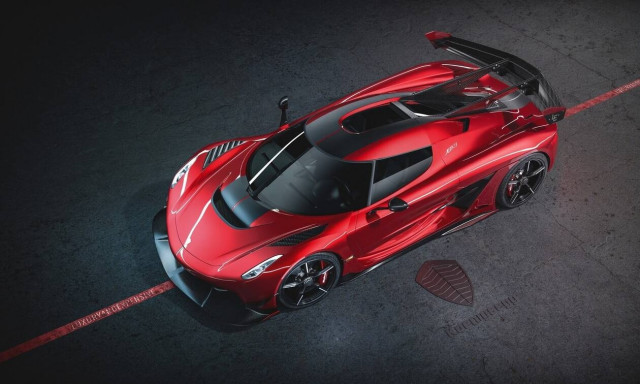 Ποιος μπορεί να αντισταθεί σε αυτό το κατακόκκινο Jesko;