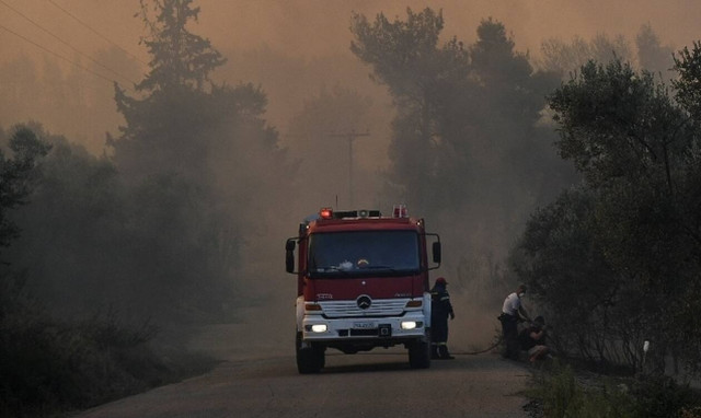 Φωτιά σε δύσβατο σημείο στην Κρήτη