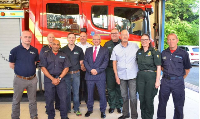 Απίστευτο: Γιατρός εγχείρησε μοτοσικλετιστή στην άσφαλτο και του έσωσε τη ζωή