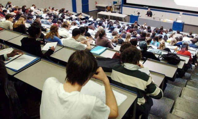 Κοζάνη: Έπαθε ΣΟΚ ο καθηγητής όταν είδε το γραπτό του φοιτητή (pic)