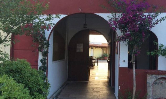 Μπήκαμε στο θαυματουργό εκκλησάκι του Αγίου Ραφαήλ στην Εθνική οδό Χανίων - Ρεθύμνου