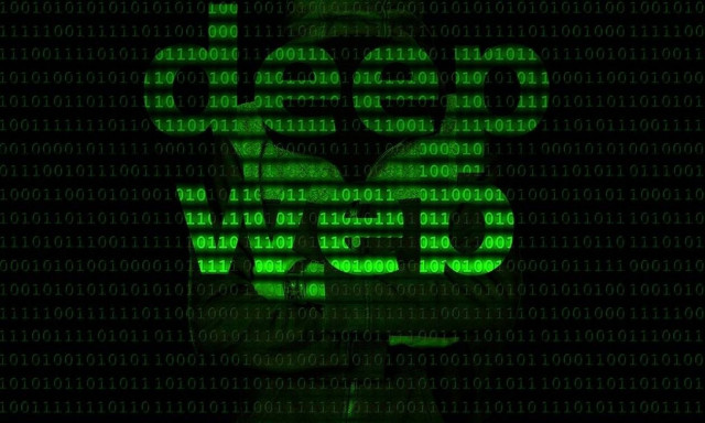 Αποκαλύψεις – σοκ: Φωτογράφιζε γυμνή την ανήλικη αδερφή της και πωλούσε το υλικό στο Dark Web