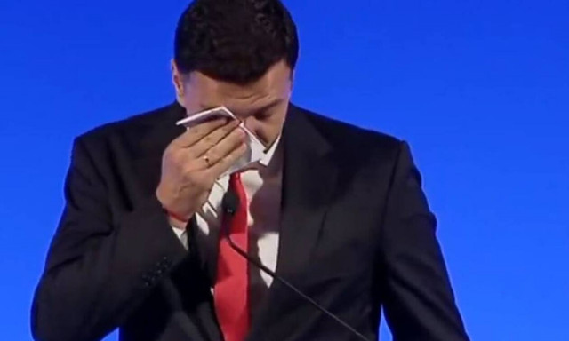 Έβαλε τα κλάματα ο Βασίλης Κικίλιας - Δείτε το βίντεο