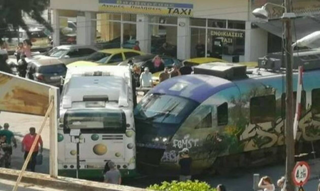 Proastiakos suburban railway train crashes into bus; no injuries reported
