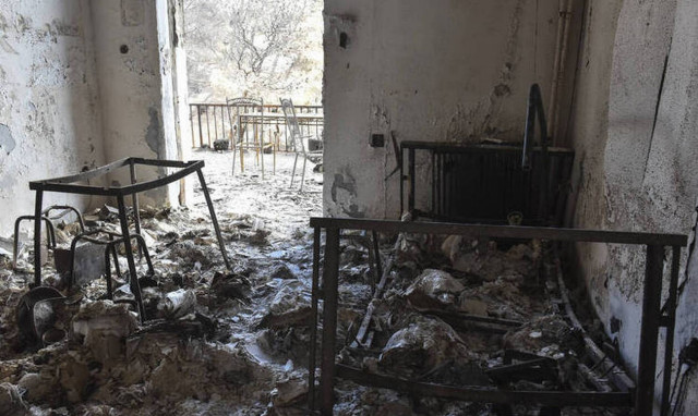 Θρίλερ με απανθρακωμένο πτώμα σε αυλή σπιτιού στο Νέο Βουτζά