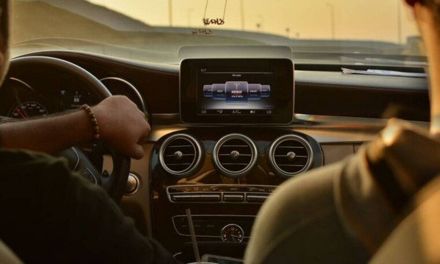 ΣΟΚ στο Καρπενήσι: Πάρκαρε το αμάξι του έξω από το σχολείο και δείτε τι βρήκε το πρωί