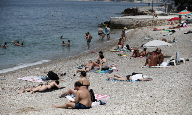 Καιρός: Στο «κόκκινο» ο υδράργυρος τις επόμενες μέρες – Σε ποιες περιοχές θα «χτυπήσουν» 40αρια