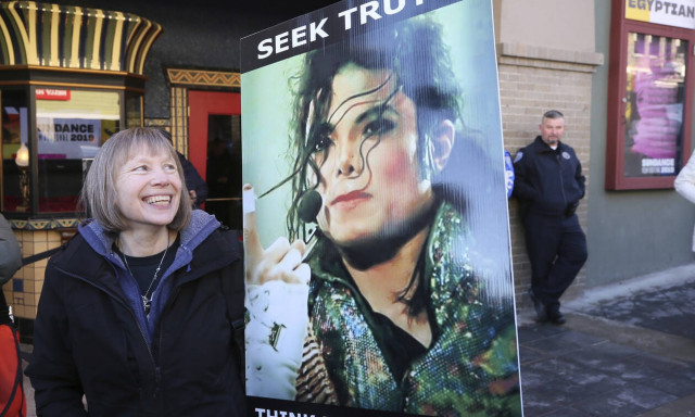 ΣΟΚ: Δείτε τι βρήκαν στο κρεβάτι όπου πέθανε ο Michael Jackson