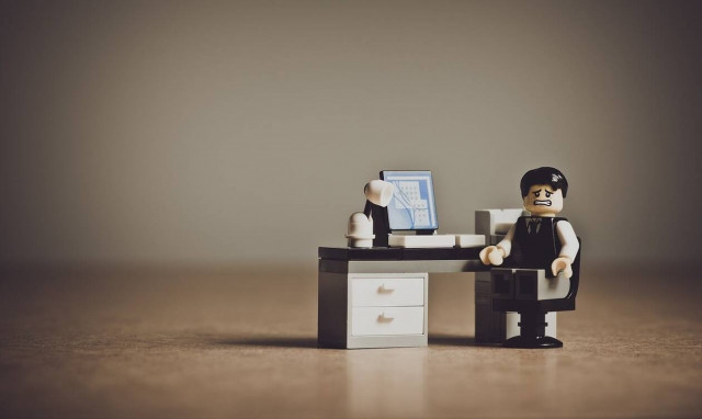 Έρευνα: Οι πολλές ώρες εργασίας αυξάνουν τον κίνδυνο εγκεφαλικού