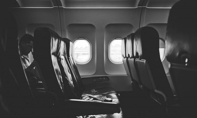 Βίωσε τον απόλυτο τρόμο στο αεροπλάνο: «Ξύπνησα παγωμένη και δεμένη στην θέση μου» - Δείτε τι έγινε