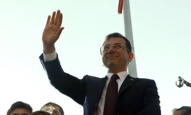 Εκρέμ Ιμάμογλου: Ποντιακής καταγωγής και ελληνόφωνος ο θριαμβευτής στην Κωνσταντινούπολη