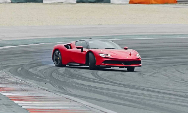 Πώς λειτουργεί το plug-in υβριδικό σύστημα των 1.000 ίππων της Ferrari SF90 Stradale (vid)