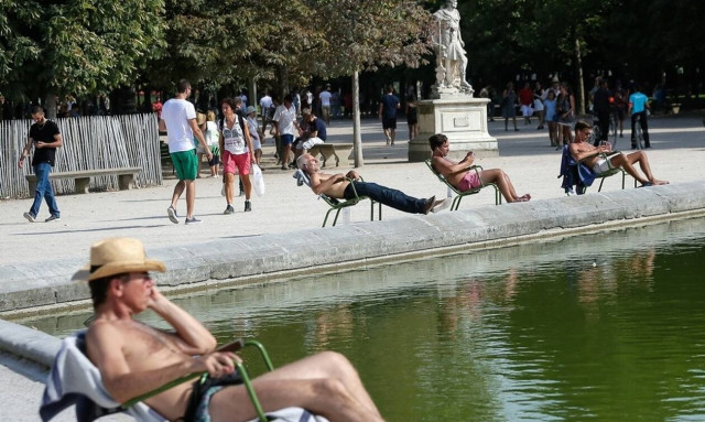 Ο καιρός τρελάθηκε: Καύσωνας με θερμοκρασίες ρεκόρ στην Ευρώπη – Καταιγίδες στην Ελλάδα