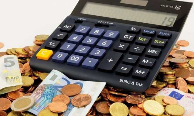 Γεμίζουν από σήμερα οι τραπεζικοί λογαριασμοί - Δείτε ποιοι και πότε θα πάνε στο ταμείο 