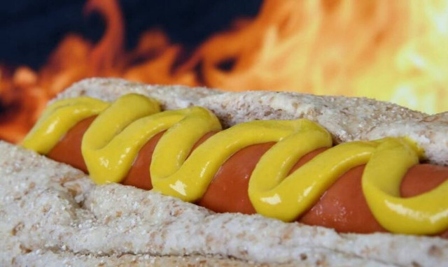 Ανείπωτη τραγωδία: 8χρονος βρήκε φρικτό θάνατο τρώγοντας χοτ ντογκ