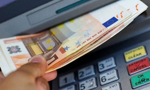 «Βρέχει» λεφτά από σήμερα: Πόσα χρήματα θα δείτε στο λογαριασμό σας