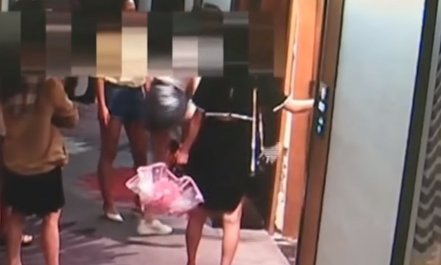 Κινέζος... Καζανόβας παραμύθιασε 5 γυναίκες και αυτές τον έδειραν