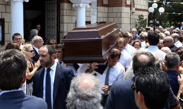 Γεννηματά και Παπανδρέου στην κηδεία του Ροβέρτου Σπυρόπουλου